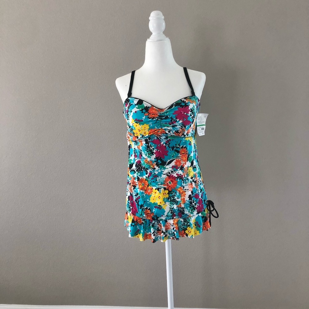 NWT Ocean Avenue Tankini Swim Top with Built in Shelf Bra & Adjustable Straps